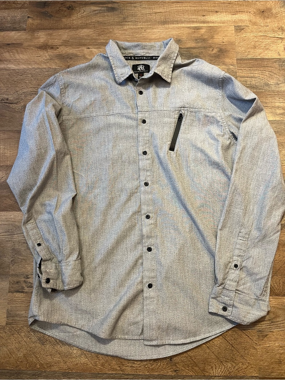 Rock & Republic Light Gray Men’s Button-Down Shirt with Zip Pocket